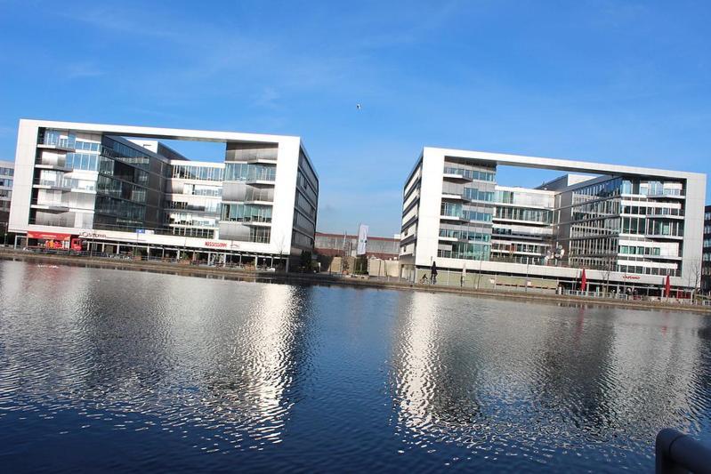 City Apartment Duisburg 1#Netflix &Wlan &Kingsize Bett &Kaffee Maschine & Central & 500M Innenhafen & 2 Min U Bahn 外观 照片
